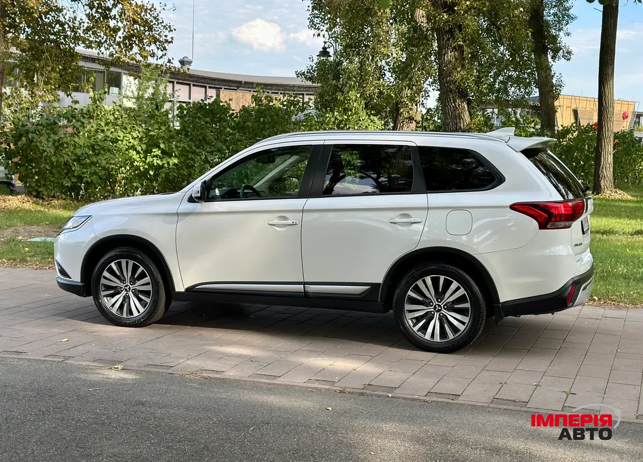 Mitsubishi Outlander - фото 14