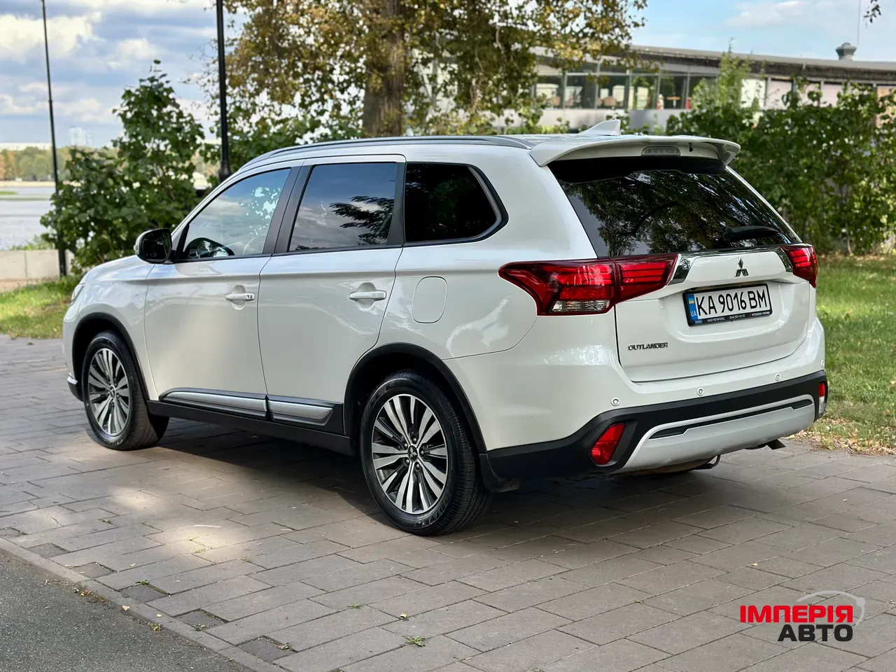 Mitsubishi Outlander - фото 6