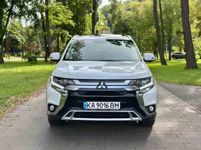 Mitsubishi Outlander - фото 4