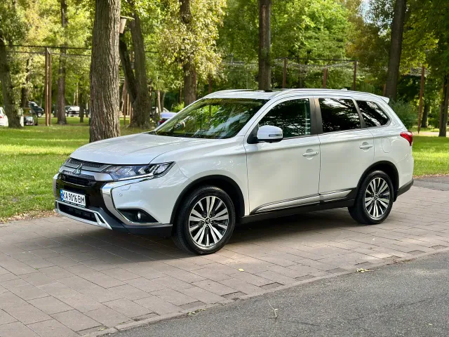 Mitsubishi Outlander - фото 2