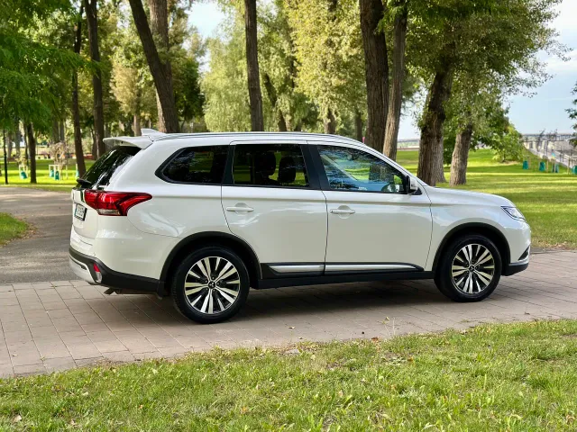 Mitsubishi Outlander - фото 5
