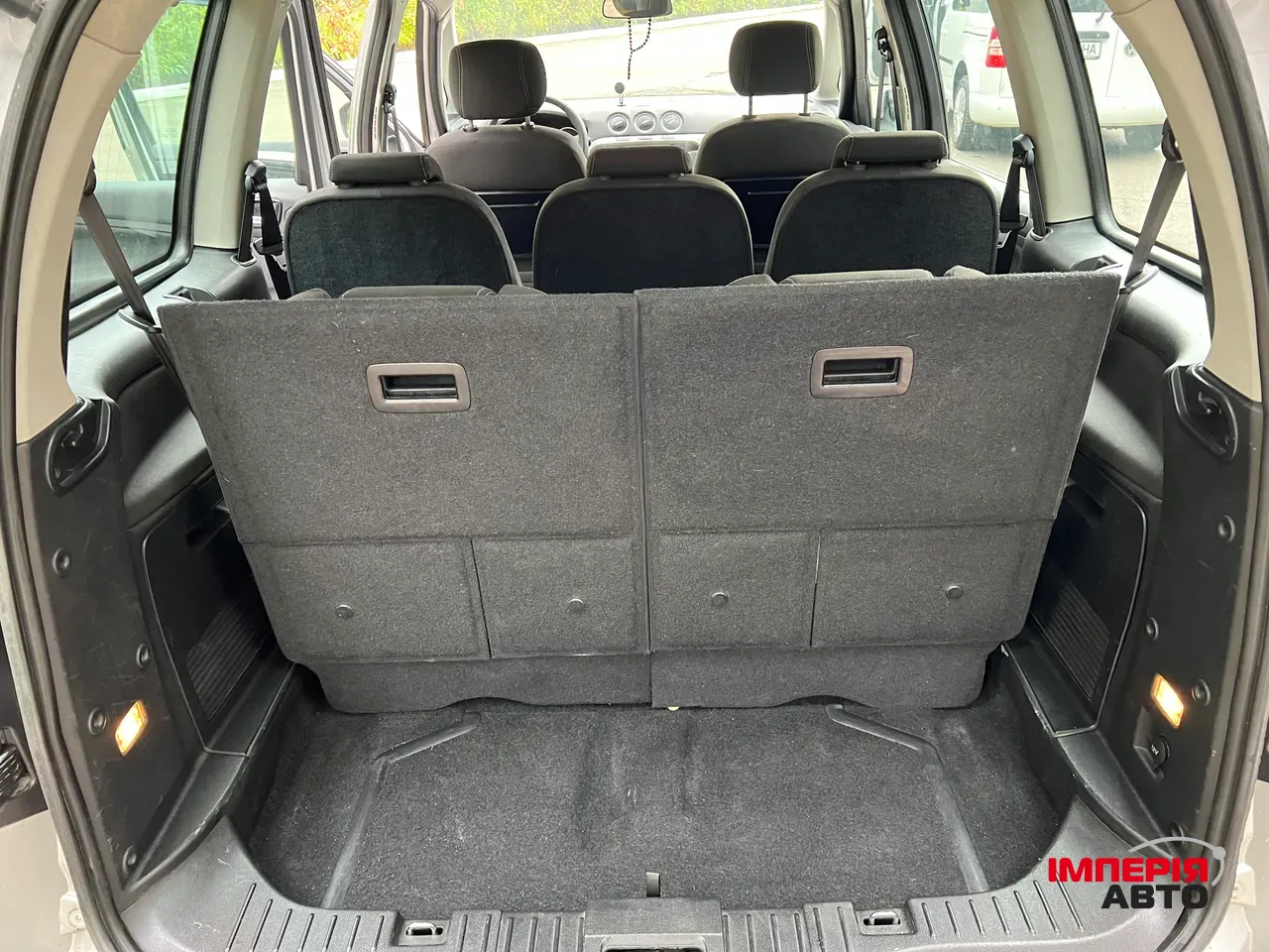 Ford Galaxy - фото 3