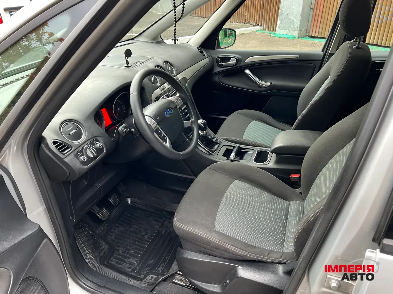 Ford Galaxy - фото 7