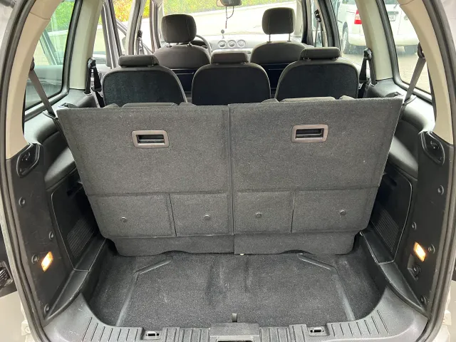 Ford Galaxy - фото 3