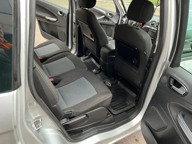 Ford Galaxy - фото 4