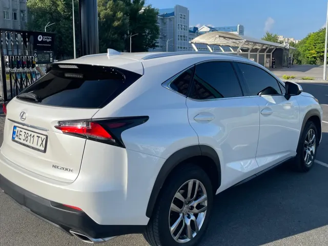 Lexus NX - фото 4