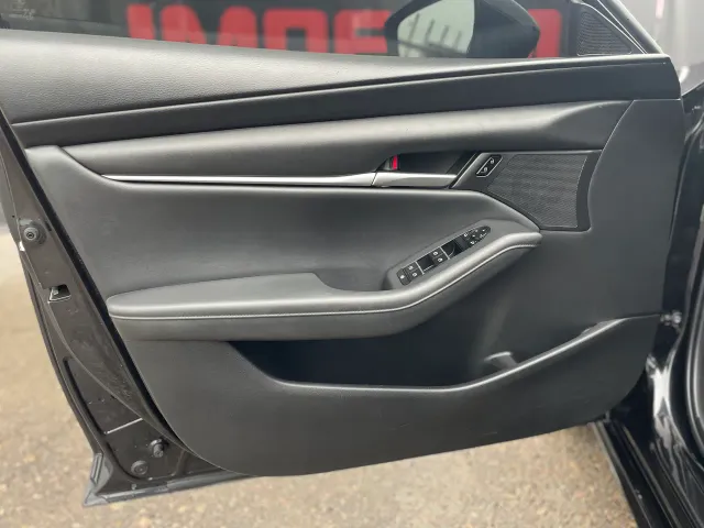 Mazda 3 - фото 4