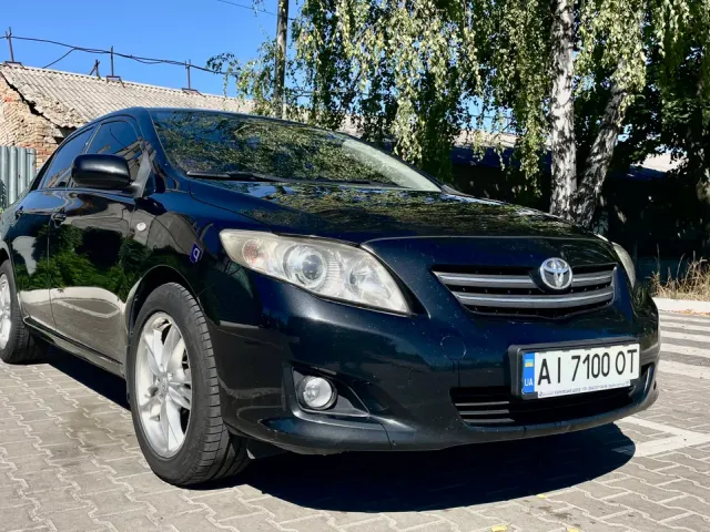 Toyota Corolla - фото 1