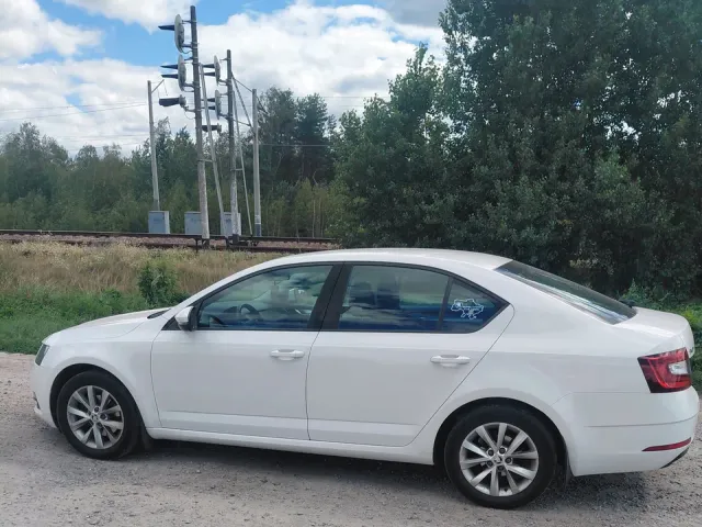 Skoda Octavia - фото 3