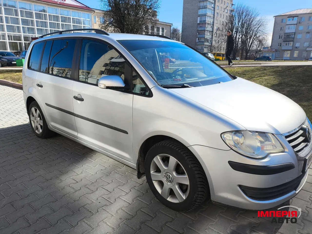 Volkswagen Touran - фото 3