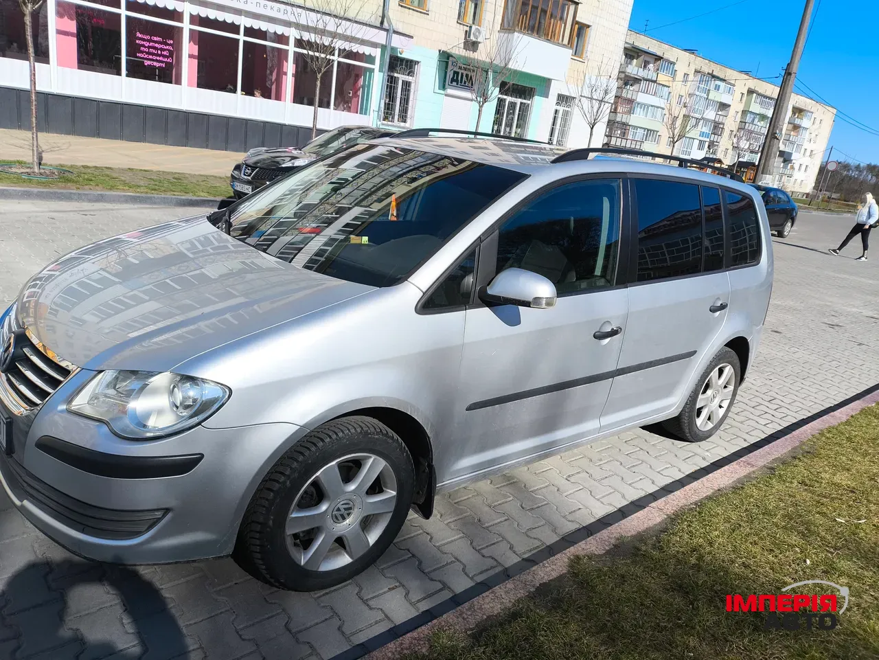 Volkswagen Touran - фото 4