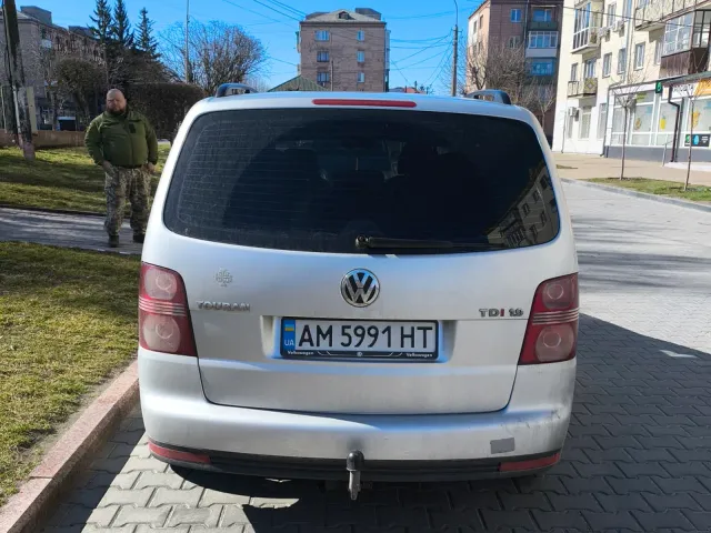 Volkswagen Touran - фото 5