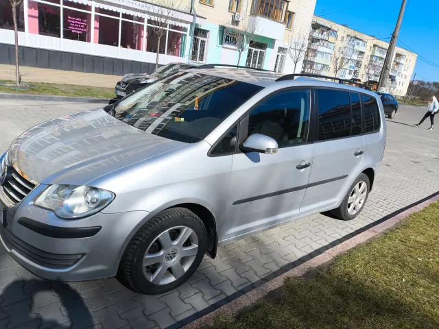 Volkswagen Touran - фото 4