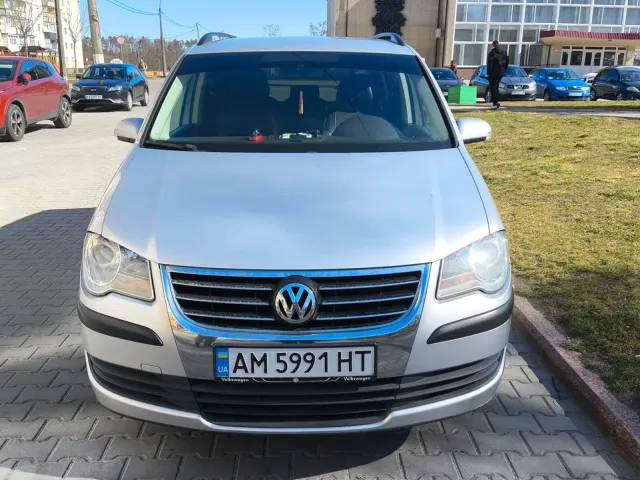 Volkswagen Touran - фото 1
