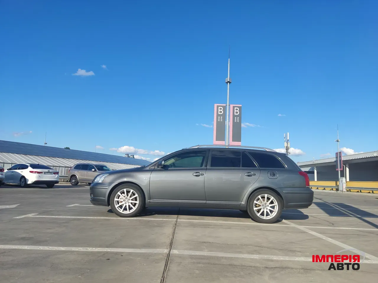 Toyota Avensis - фото 4