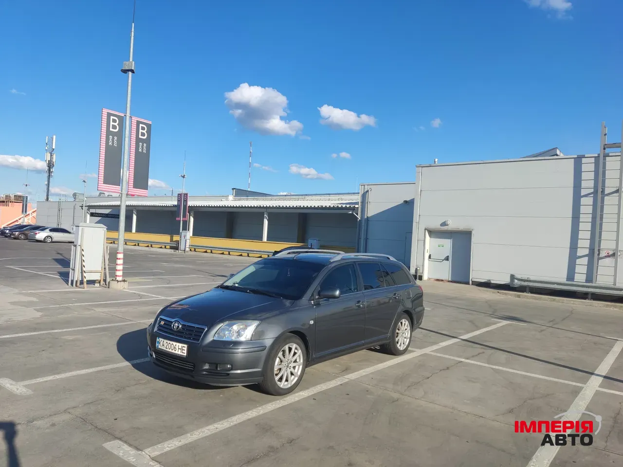 Toyota Avensis - фото 1