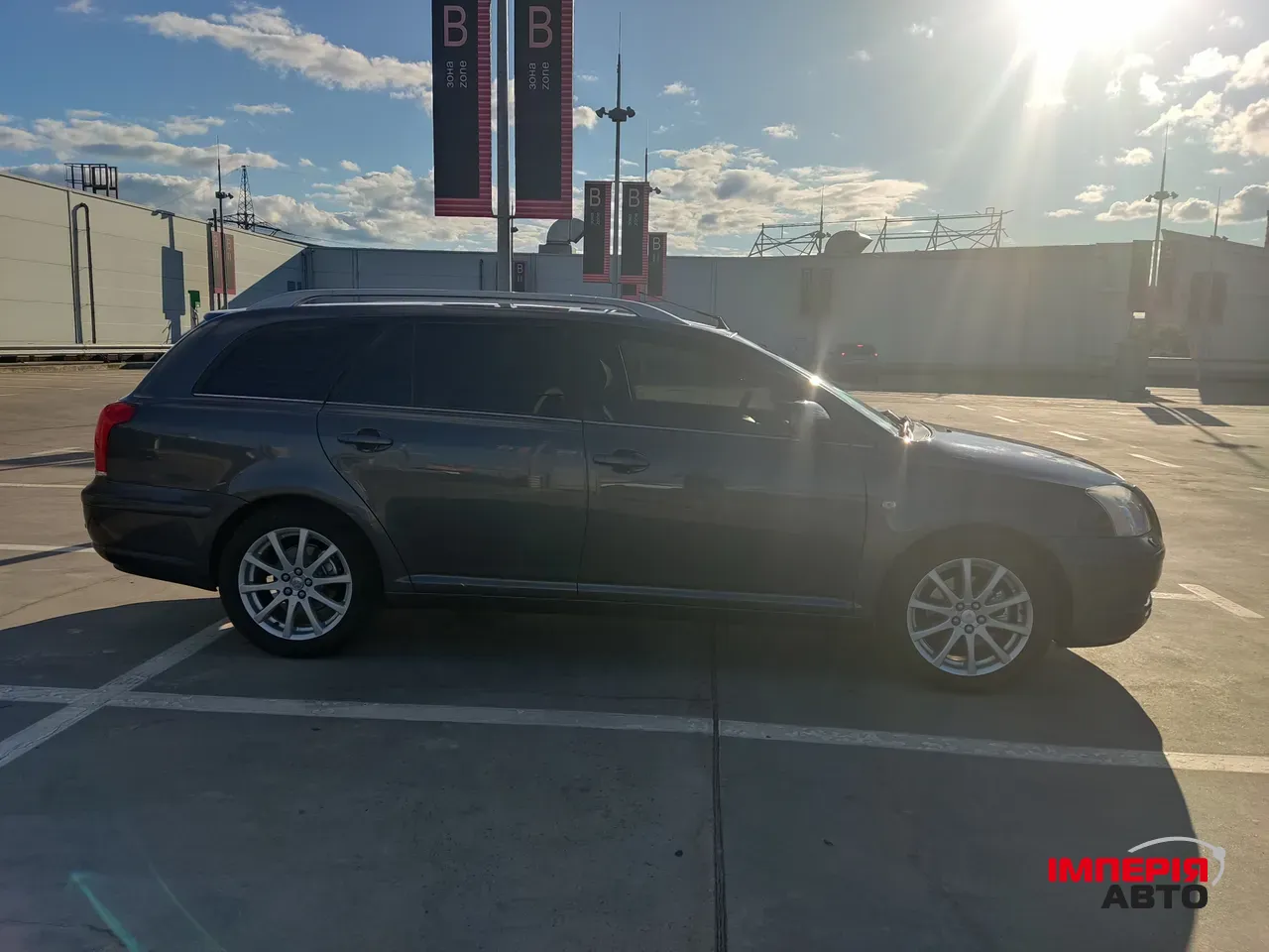 Toyota Avensis - фото 3