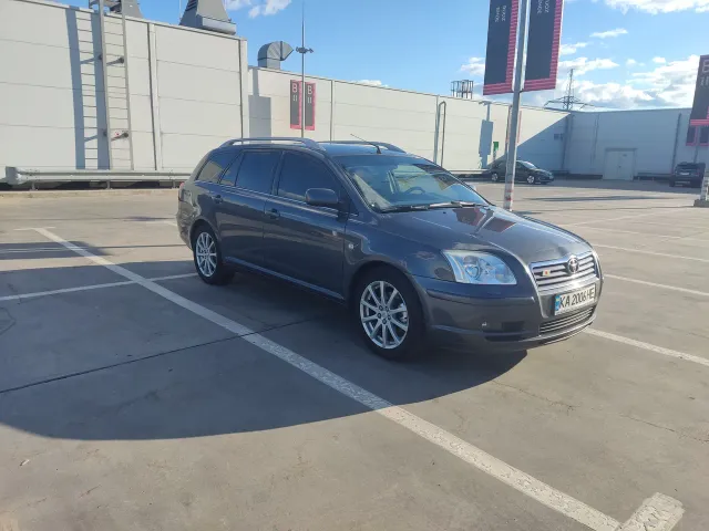 Toyota Avensis - фото 2
