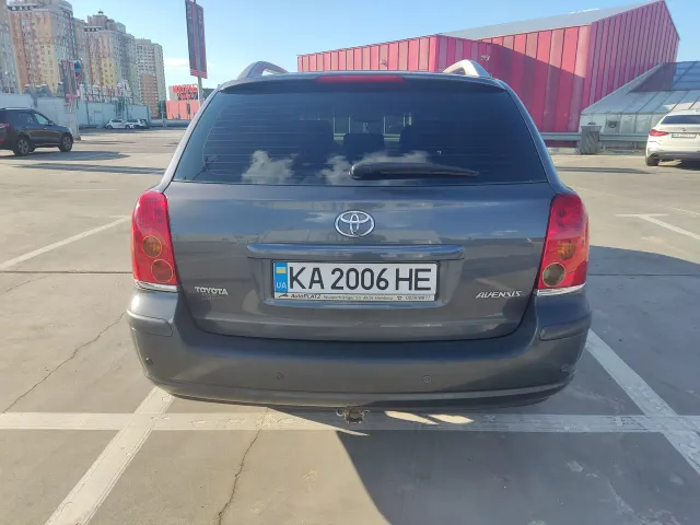Toyota Avensis - фото 5