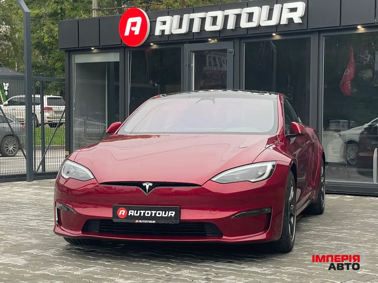 Tesla Model S - фото 1