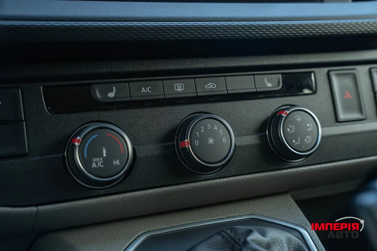 Volkswagen Caravelle - фото 23