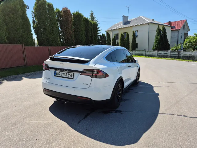 Tesla Model X - фото 2
