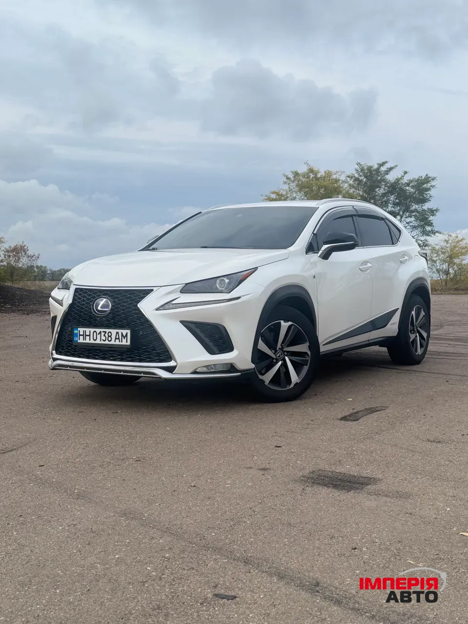 Lexus NX - фото 1