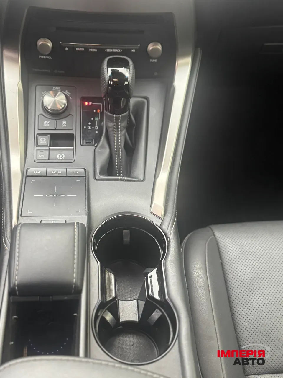 Lexus NX - фото 24