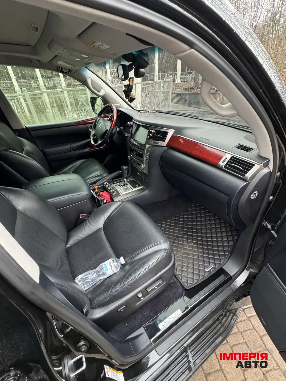 Lexus LX - фото 2