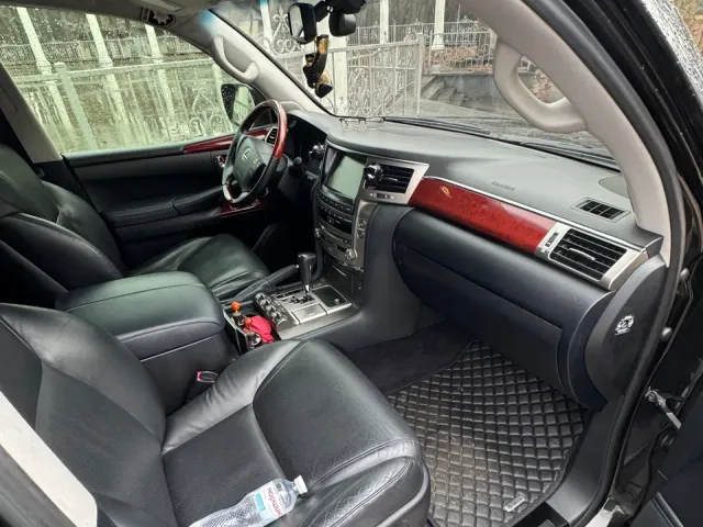 Lexus LX - фото 2