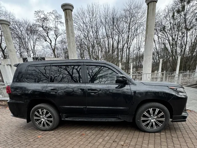Lexus LX - фото 1