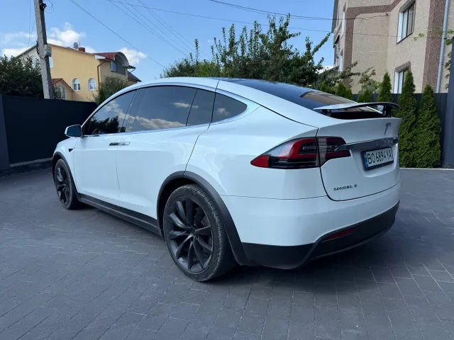 Tesla Model X - фото 3