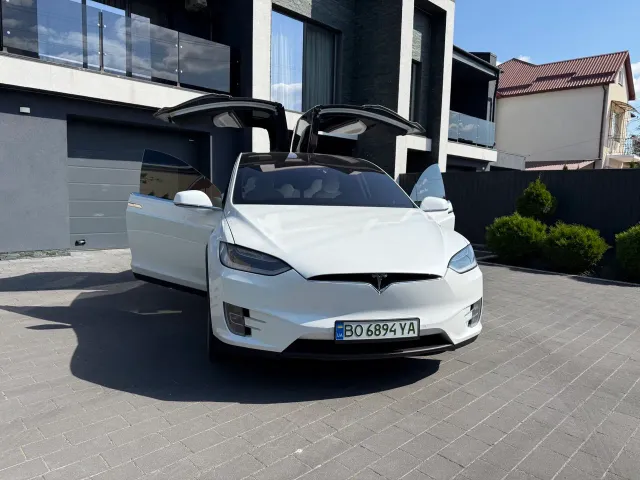 Tesla Model X - фото 1