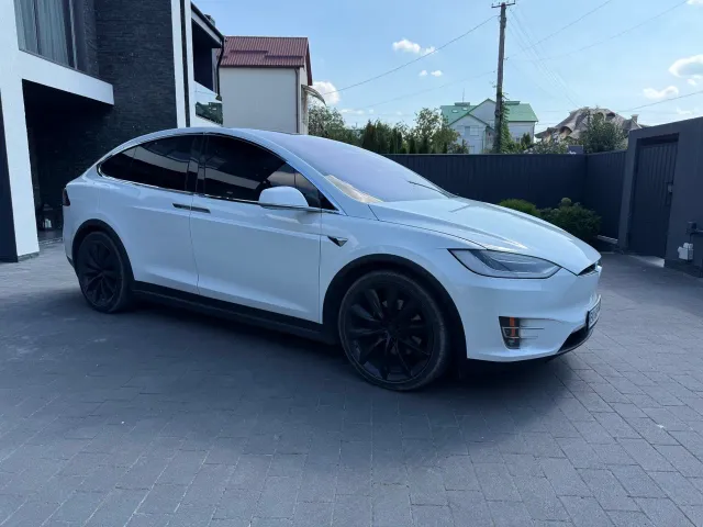 Tesla Model X - фото 4