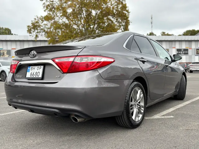 Toyota Camry - фото 2