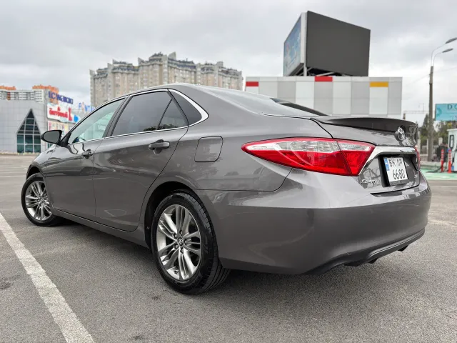 Toyota Camry - фото 1