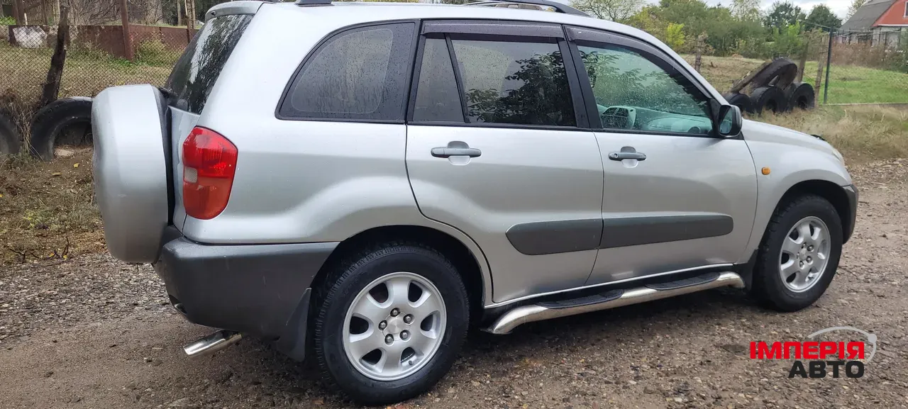 Toyota RAV4 - фото 4