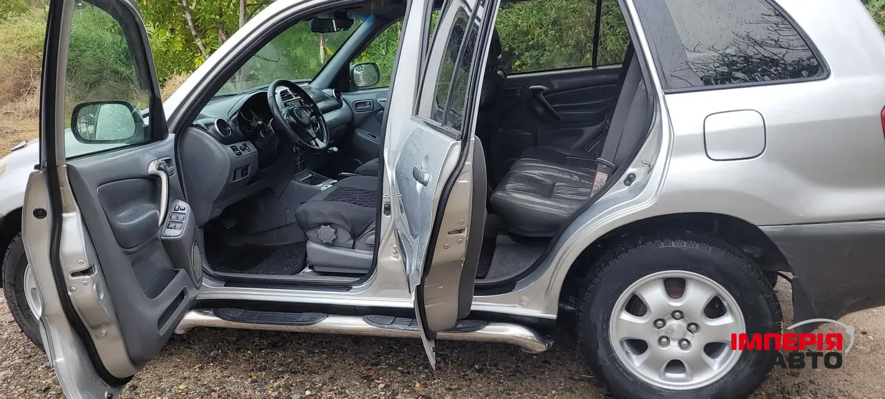 Toyota RAV4 - фото 6