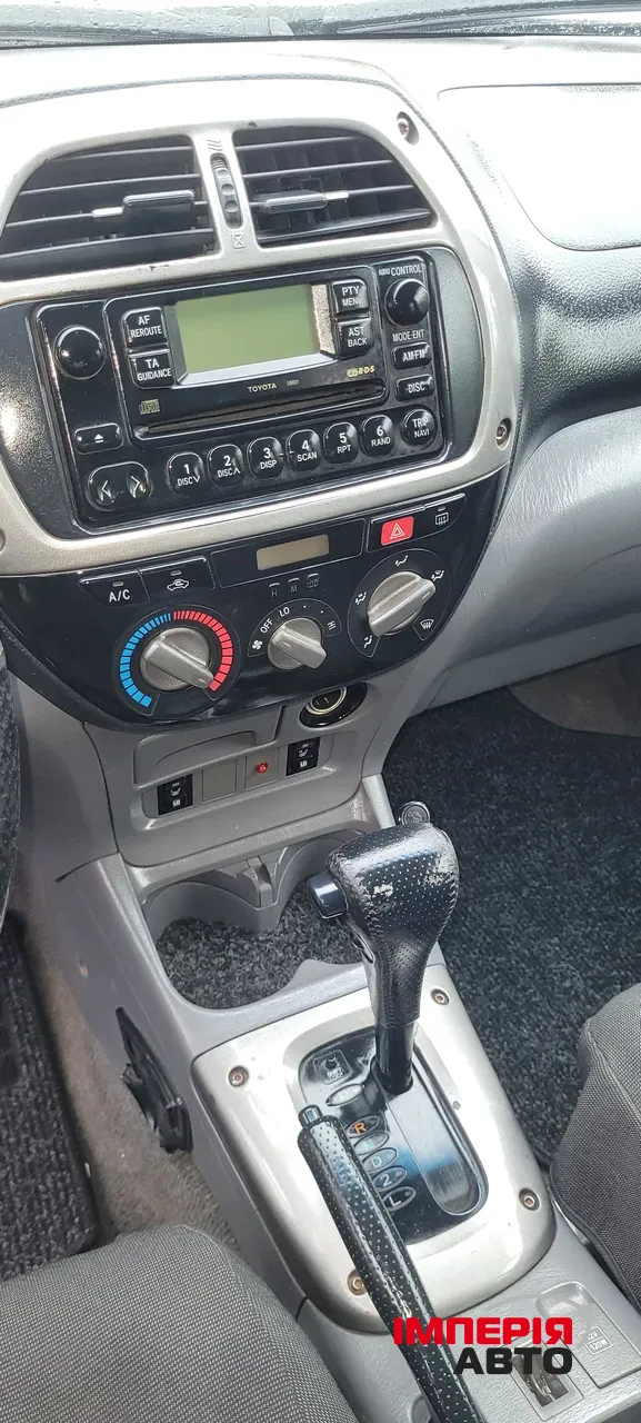 Toyota RAV4 - фото 2