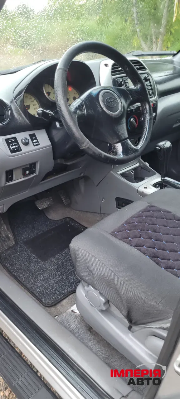 Toyota RAV4 - фото 12