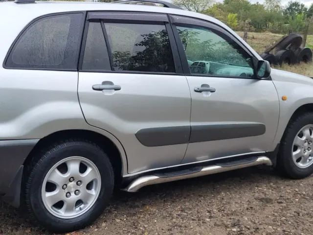 Toyota RAV4 - фото 4