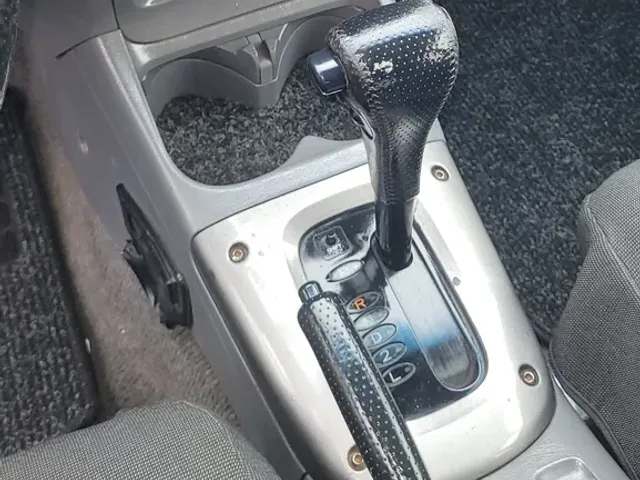Toyota RAV4 - фото 2