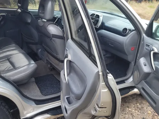 Toyota RAV4 - фото 1