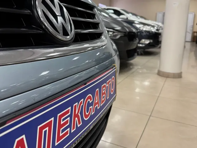 Volkswagen Touran - фото 2