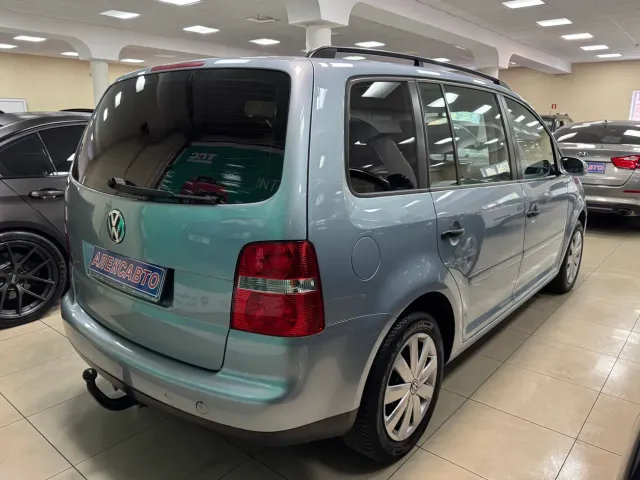 Volkswagen Touran - фото 4
