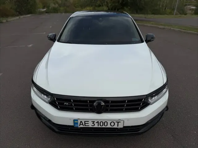 Volkswagen Passat - фото 1