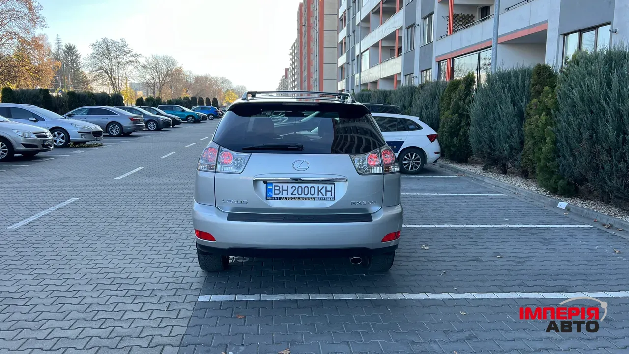 Lexus RX - фото 10