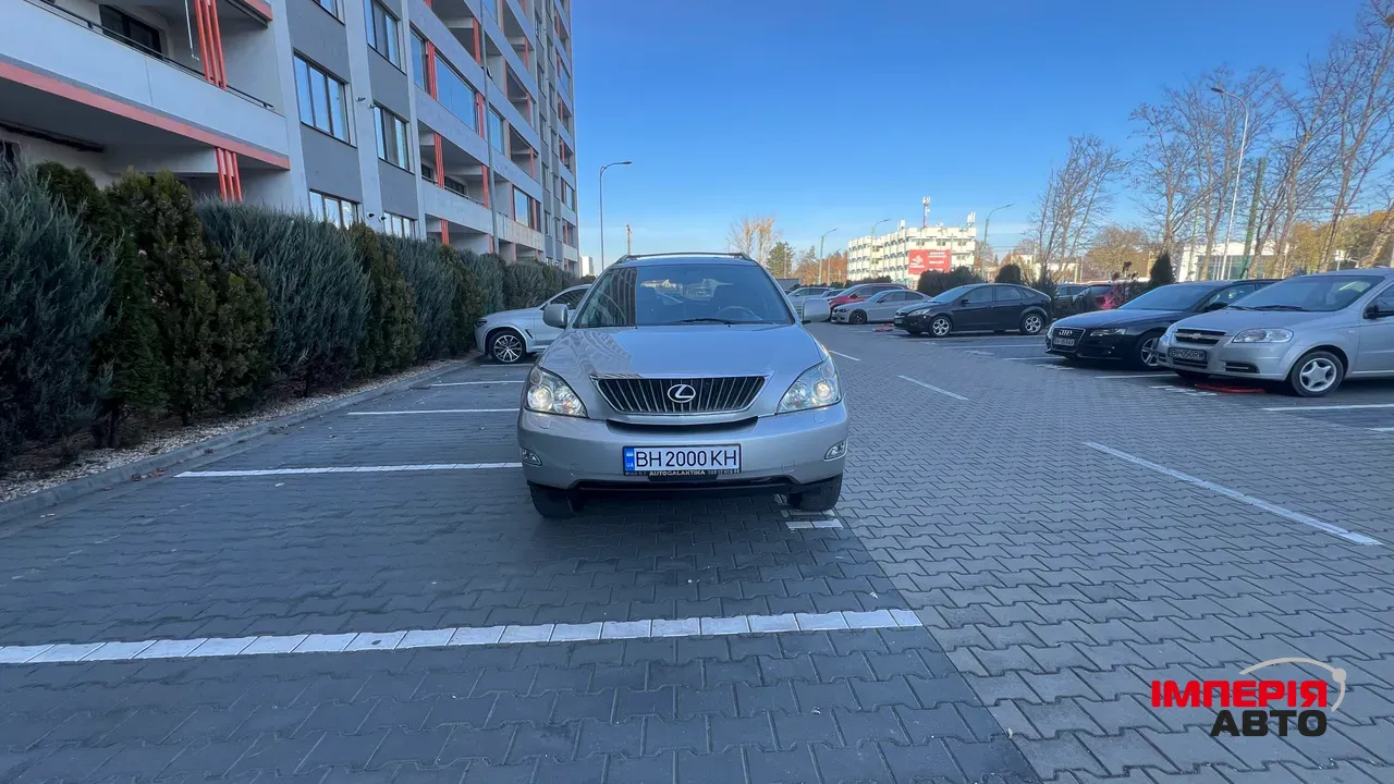 Lexus RX - фото 11