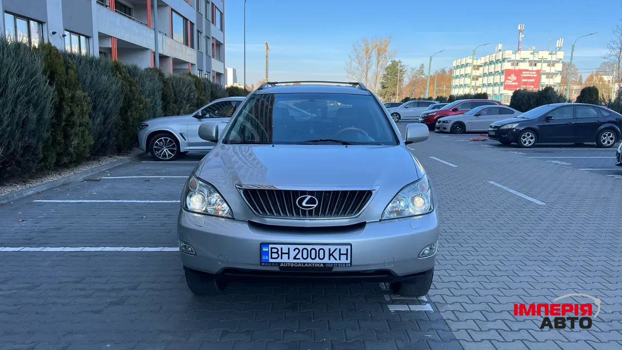 Lexus RX - фото 12