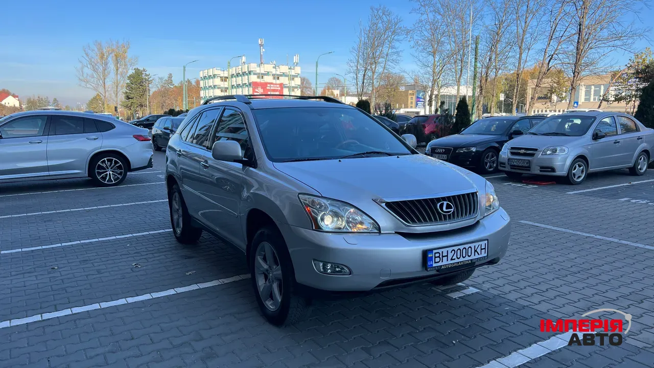 Lexus RX - фото 15
